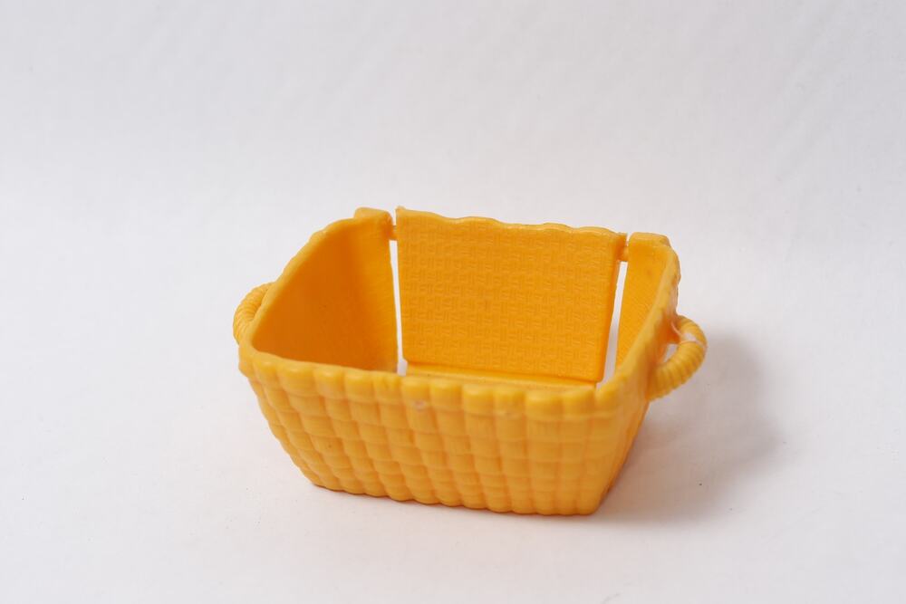 1984 Strawberry Shortcake Maple Stirrup Yellow Basket Replacement~260914-WH 1388